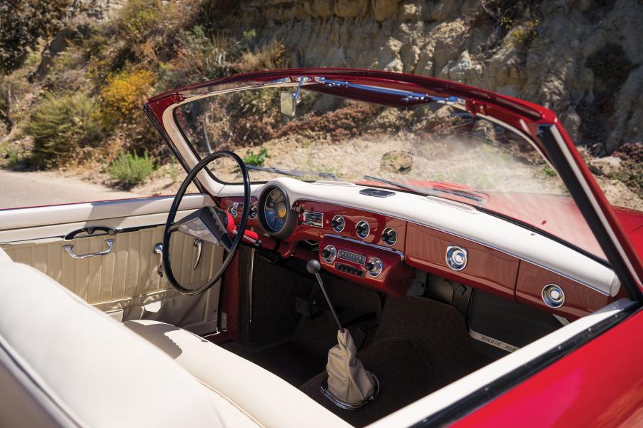 Интерьер Siata-Ford 208S Cabriolet Speciale 1952 года  (фото 5 из 26)